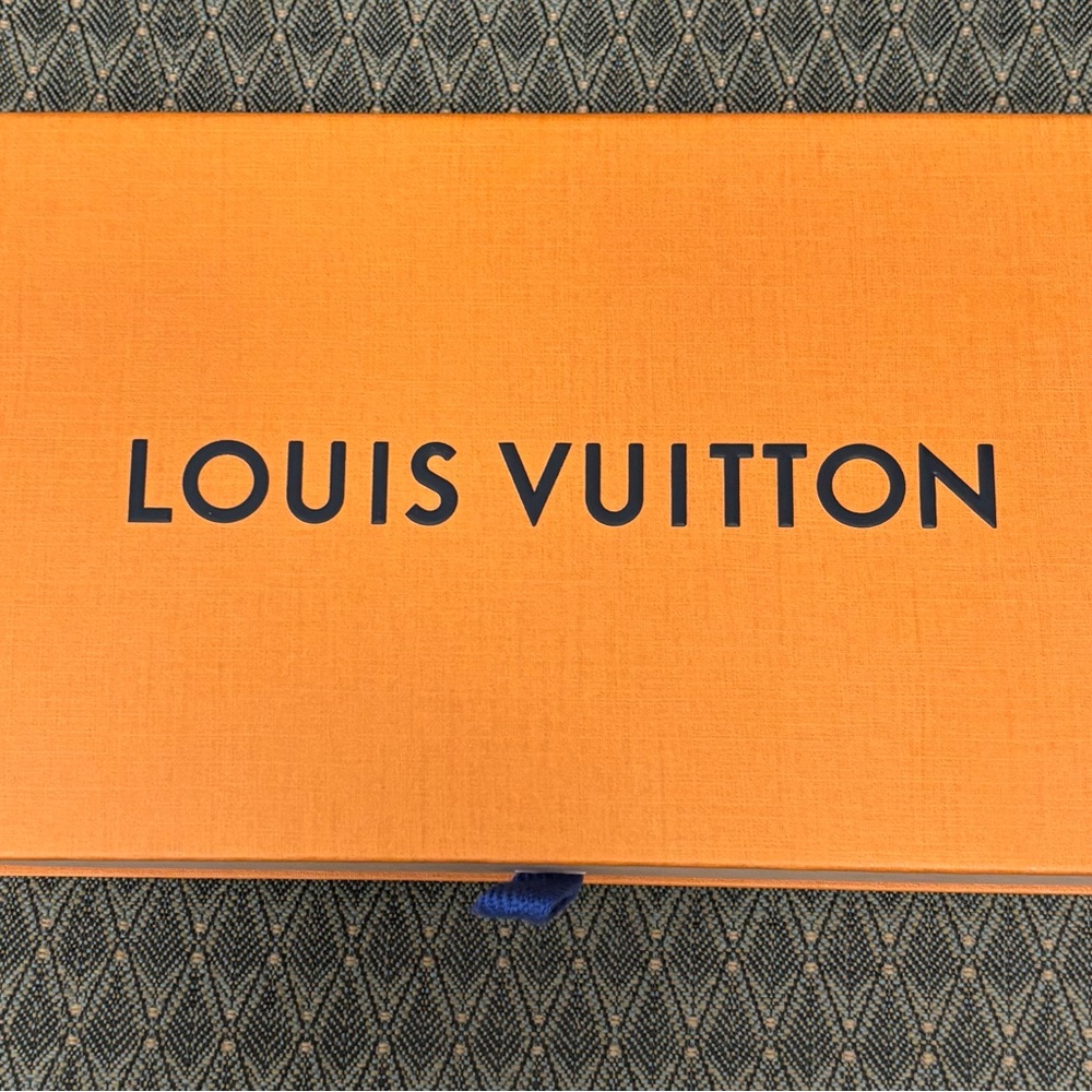 Louis Vuitton Empreinte Clochette Key Holder Raisin Burgundy w/ Box & Dust Bag - Picture 9 of 10